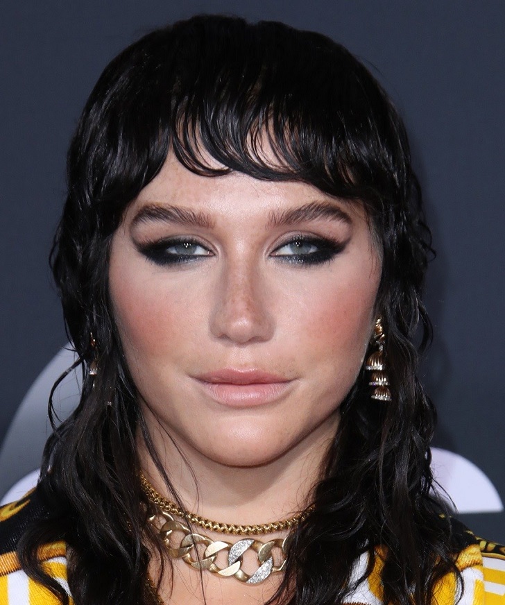 ترفندهای زیبایی عجیبی که سلبریتی های زن هالیوود به کار می برند