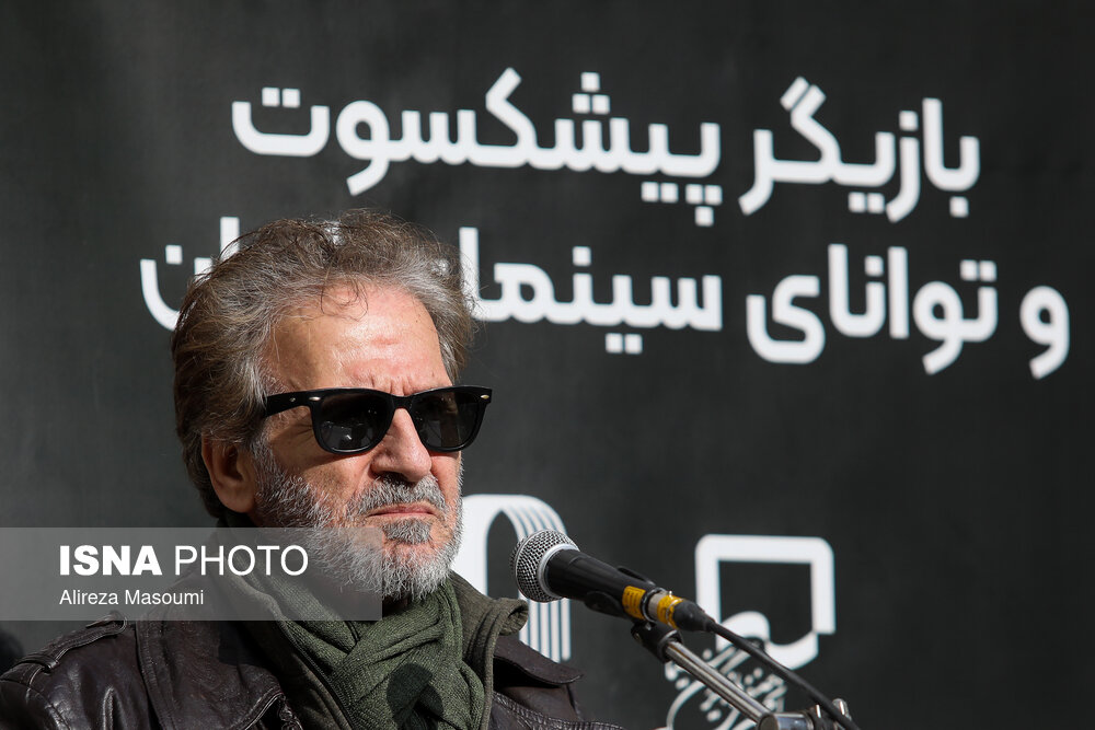 ابوالفضل پورعرب، بازیگر در تشییع پیکر رضا صفایی‌پور
