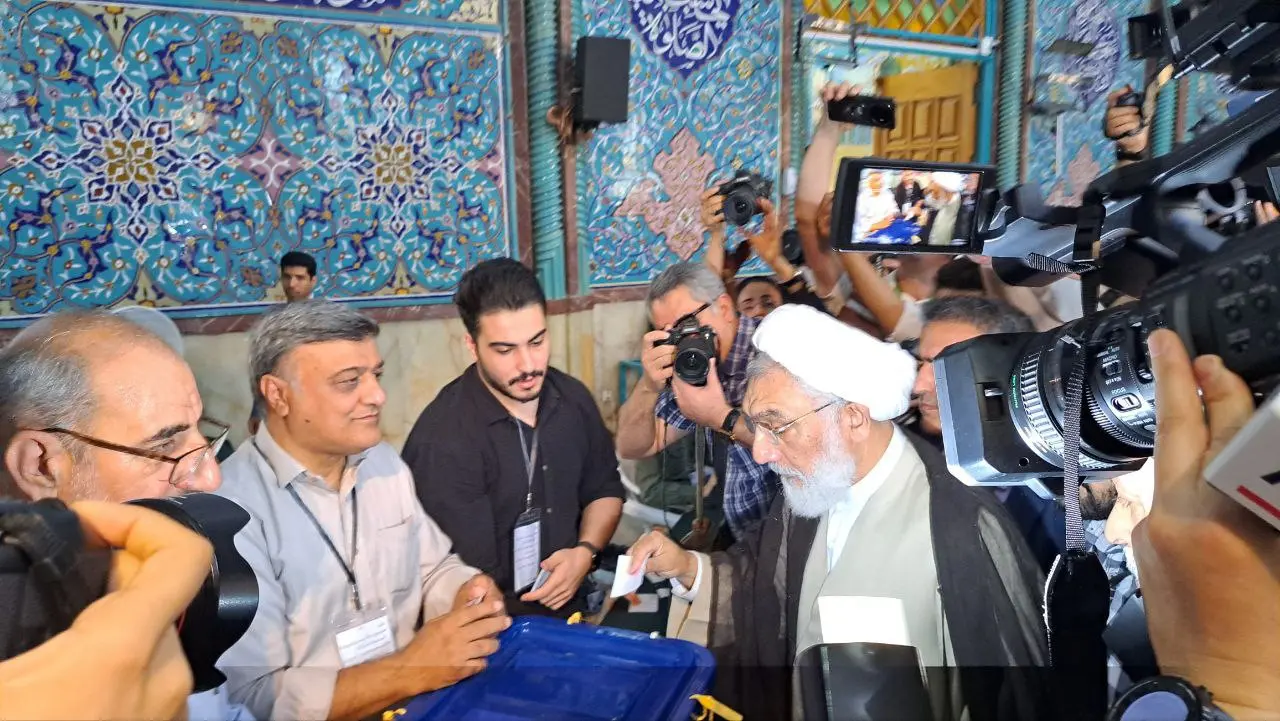 عکسی از دو نامزد ریاست جمهوری پای صندوق رای