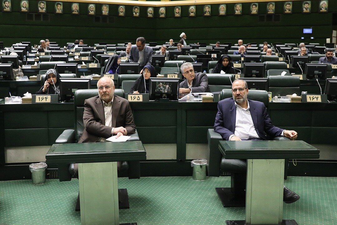 تصاویری از صندلی‌های خالی مجلس هنگام حضور پزشکیان در صحن