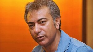 محمدرضا هدایتی با پیراهن ابی