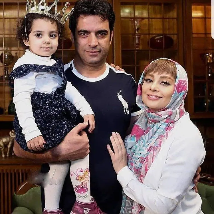 منوچهر هادی، همسر و دخترش را ببین