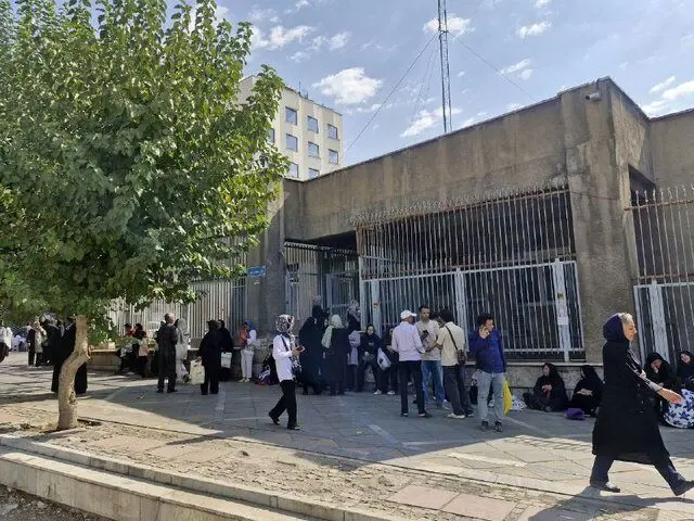 ماجرای ازدحام اتباع افغان در مقابل پلیس مهاجرت