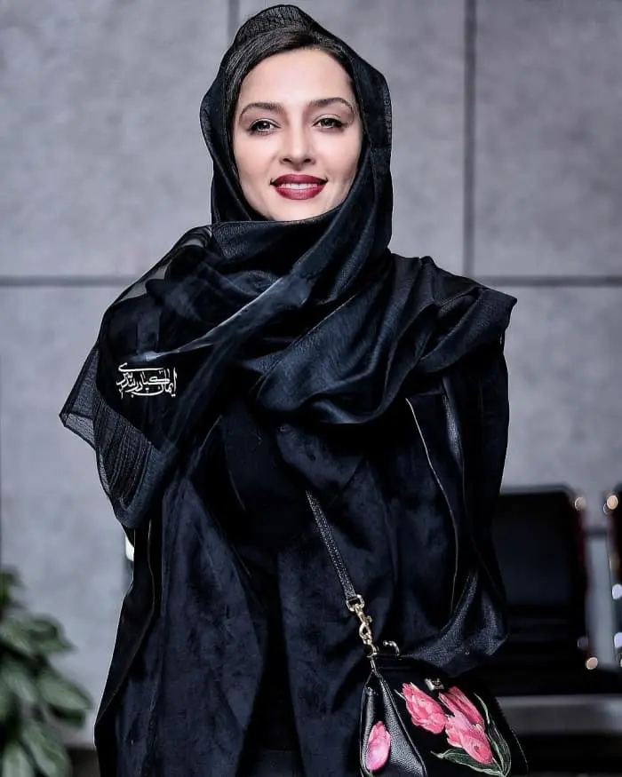 آناهیتا-درگاهی (1)
