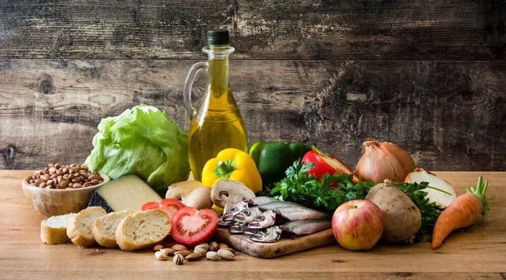 راهنمای تغذیه‌ی مغز در پاییز/ چه بخوریم که ذهن‌مان فعال بماند؟