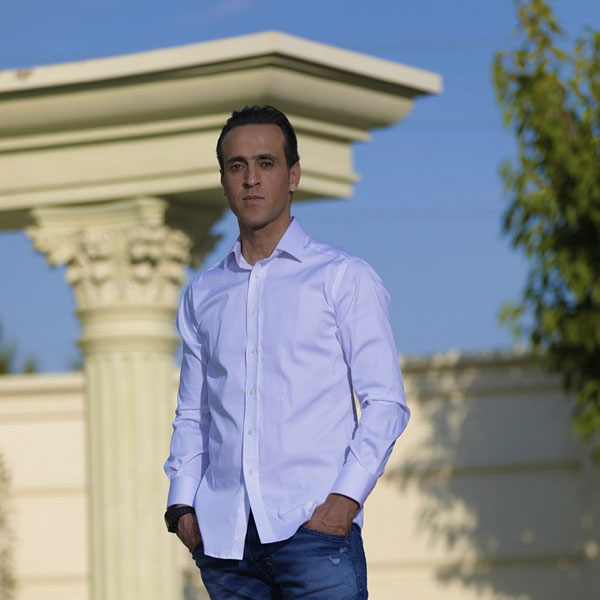 عکس علی کریمی در منزل اش