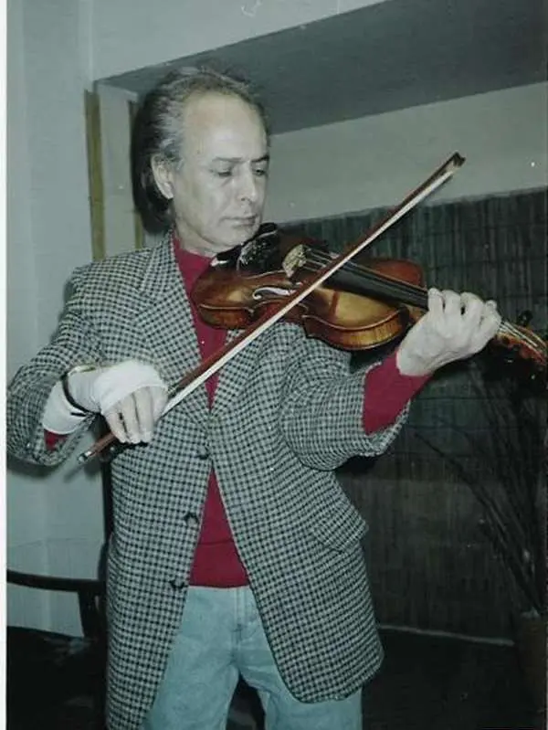 سیاوش زندگانی
