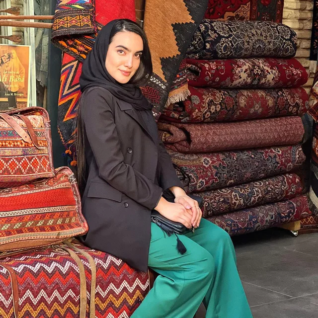 مینا نافعی
