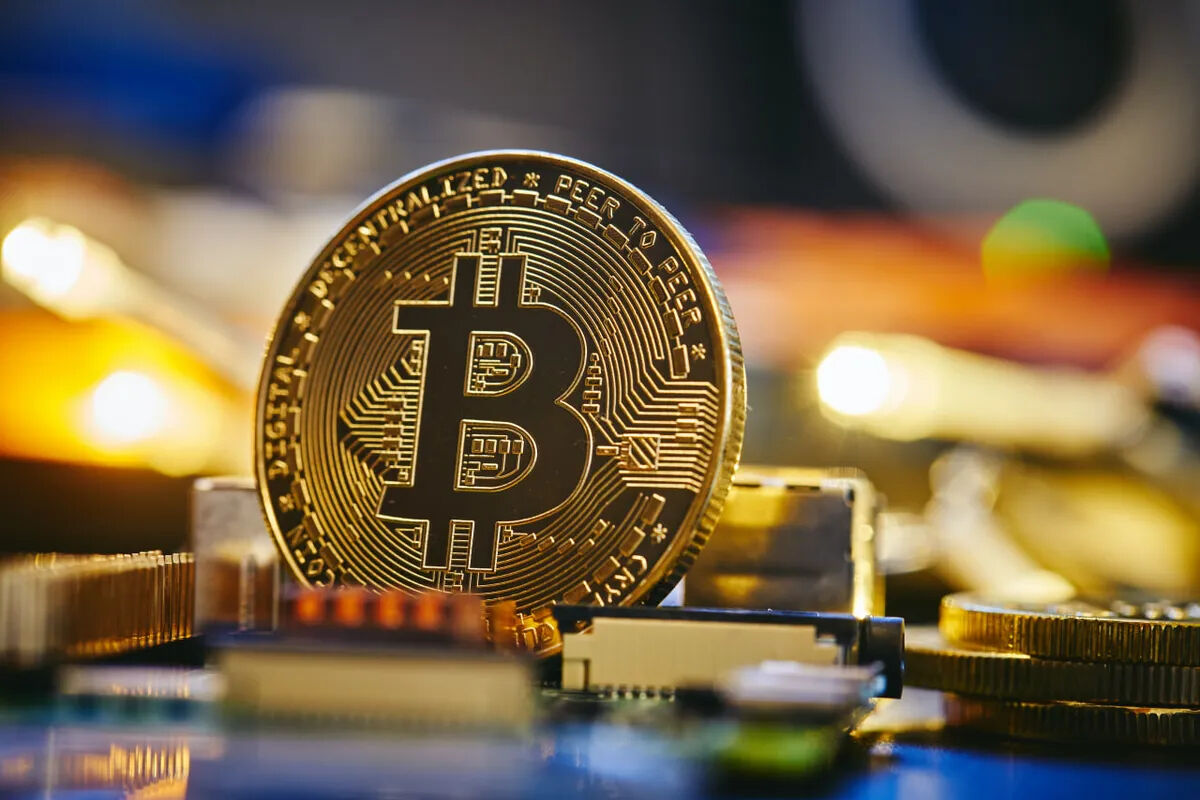 کاهش ۴ درصدی هش‌ریت بیت کوین در دسامبر؛ سیگنال مثبت برای افزایش قیمت؟