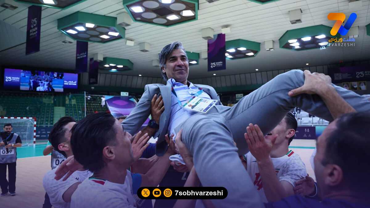 وحید شمسایی در میان بزرگان دنیای فوتسال؛ چهارمین نامزدی پیاپی برای برترین مربی جهان