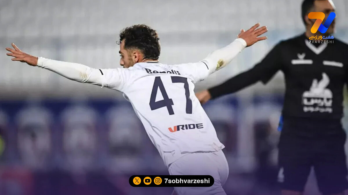 دسته گل بازیکن سابق پرسپولیس، هدیه به نیمکت