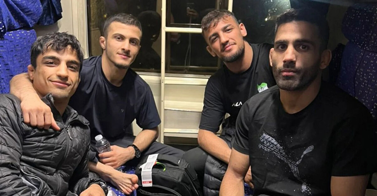 قهرمانان با قطار در حال بازگشت به ایران