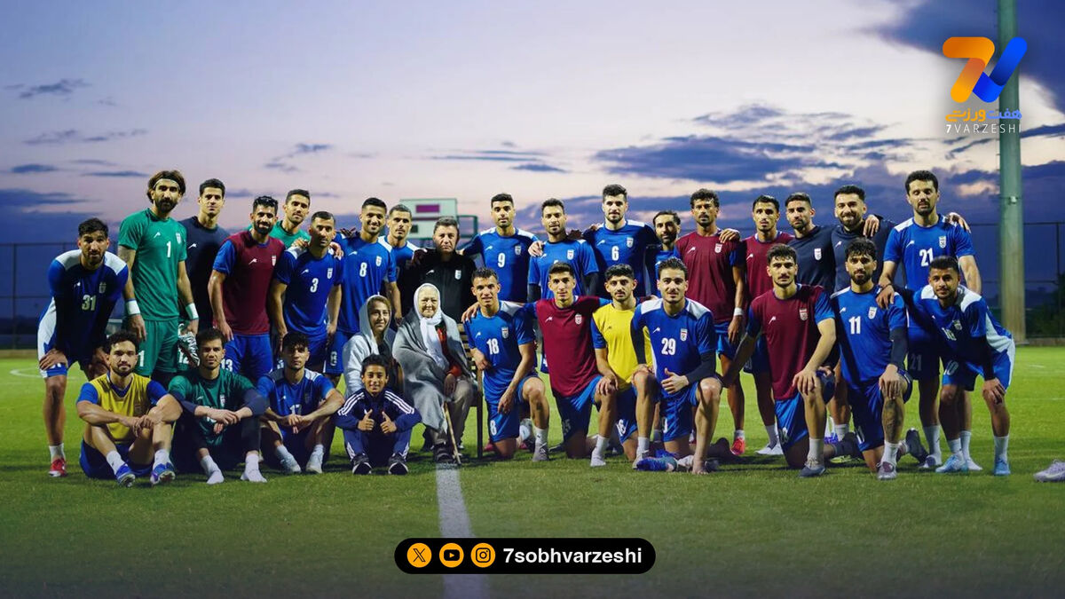 اشک های یک مادر بدرقه راه تیم ملی!