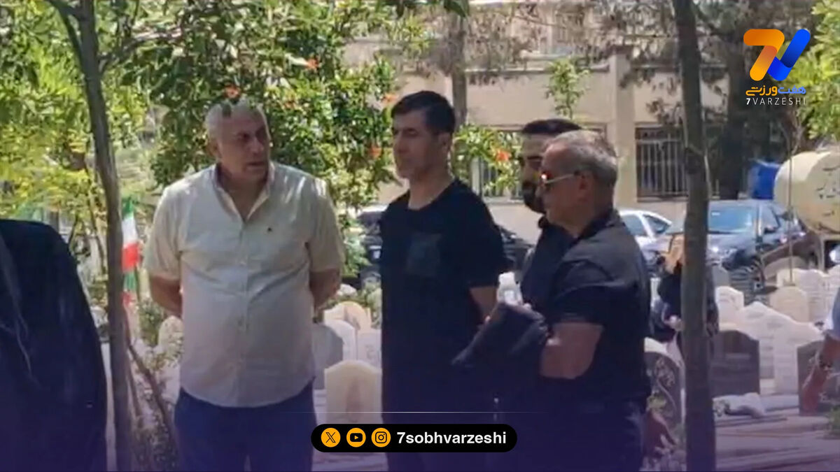 کریم باقری در مراسم تشییع پدر برادران شهید پورزند