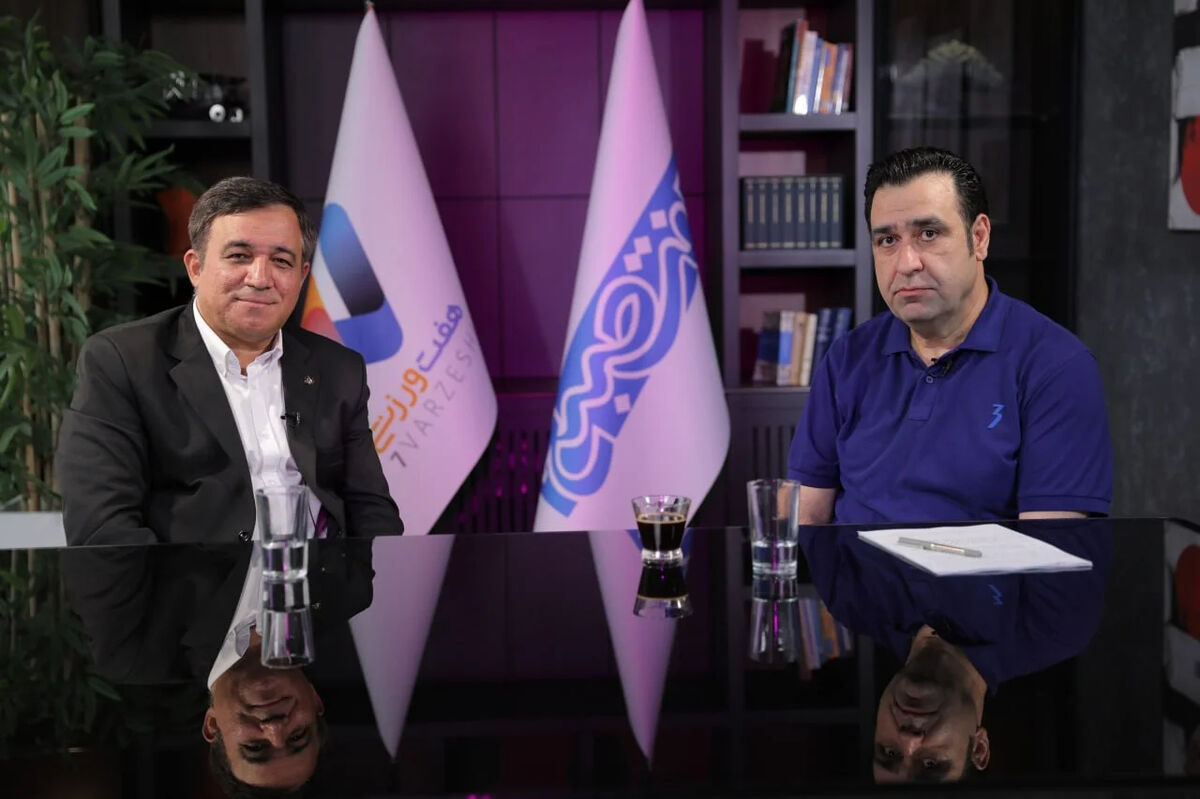 علی تاجرنیا: پرویز خسروانی بهترین مدیر تاریخ باشگاه استقلال است/ من دست شریعتمداری پرسپولیسی را می بوسم!