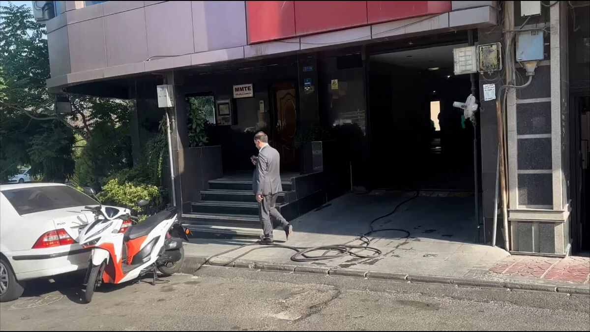 خروج حجت کریمی از فدراسیون فوتبال بعد از جلسه امروز
