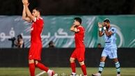 سلام پرسپولیس به بحران؛ بدرقه بازیکنان با شعار و بطری آب