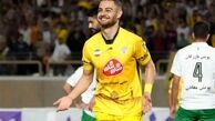 شوخی هواداران استقلال با مدافع فجر؛ “شاه فقط تو”!