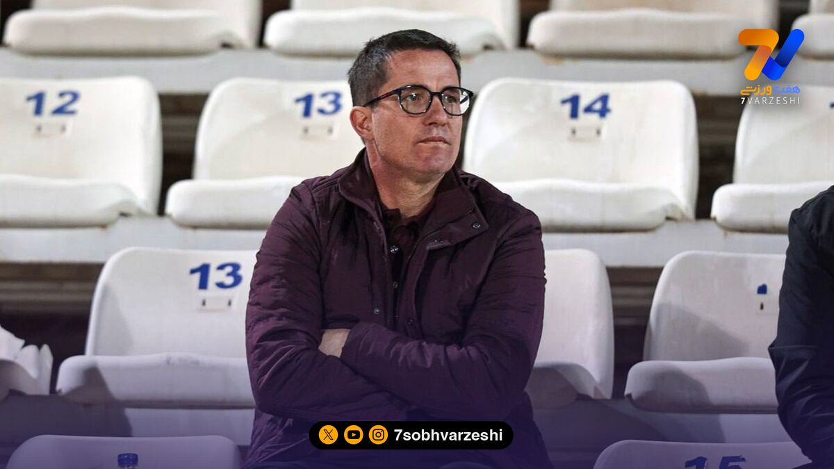 اوسمار ویرا از سکوها نظاره‌گر بازی پرسپولیس و تراکتور +عکس