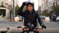 بانوانی با کلاه‌کاسکت سوار بر موتور