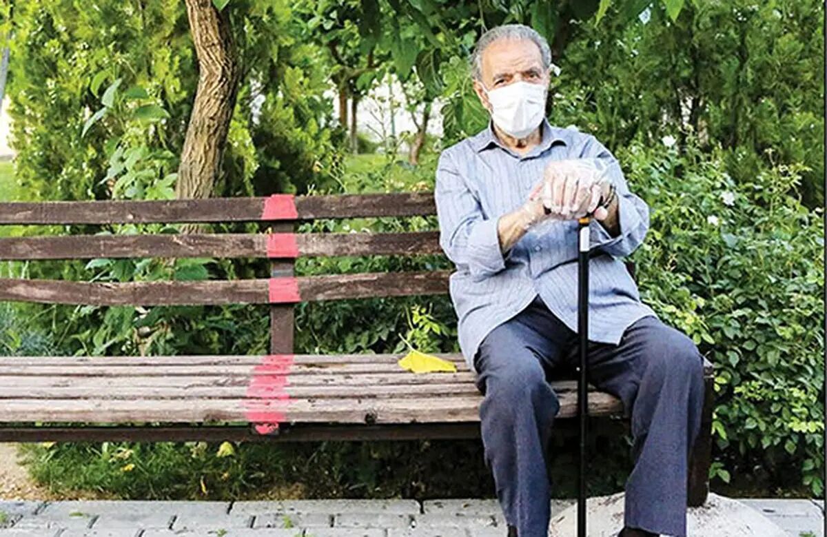 آقاى گُل چون کمان تا شده بود