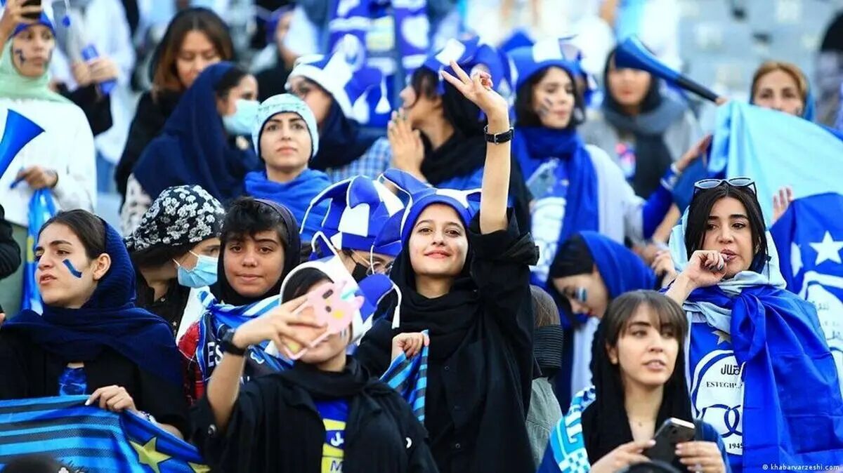 عکس‌| درخواست زنان استقلالی از بازیکنان؛ پیراهن نمی‌خواهیم!