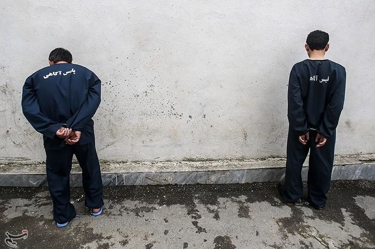 ‌پرتاب گاز اشک‌آور به سمت پلیس ‌توسط ‌سارقان موبایل