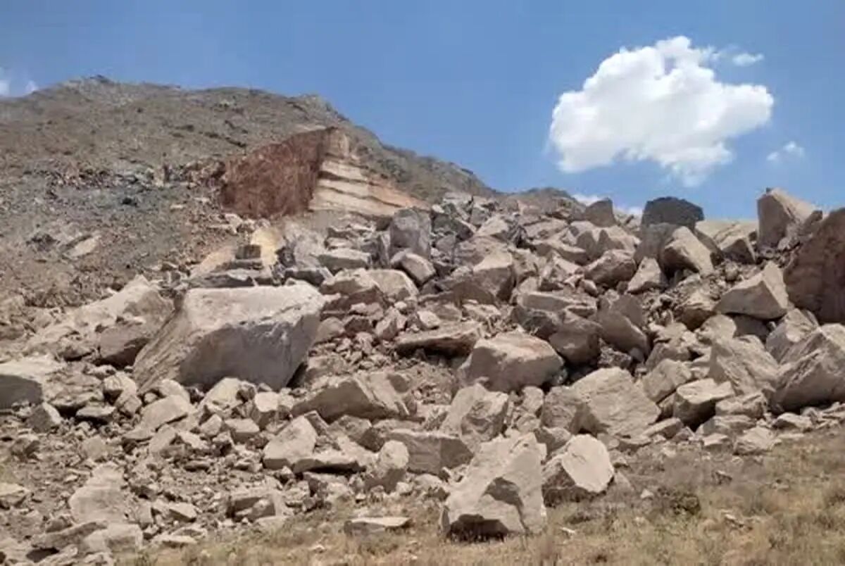 ریزش معدن در شازند؛ 4 نفر حبس شدند