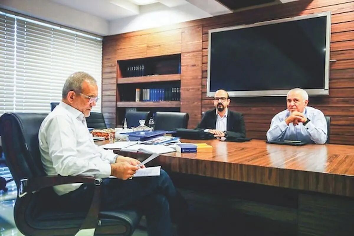 ظریف در نوک حمله‌!