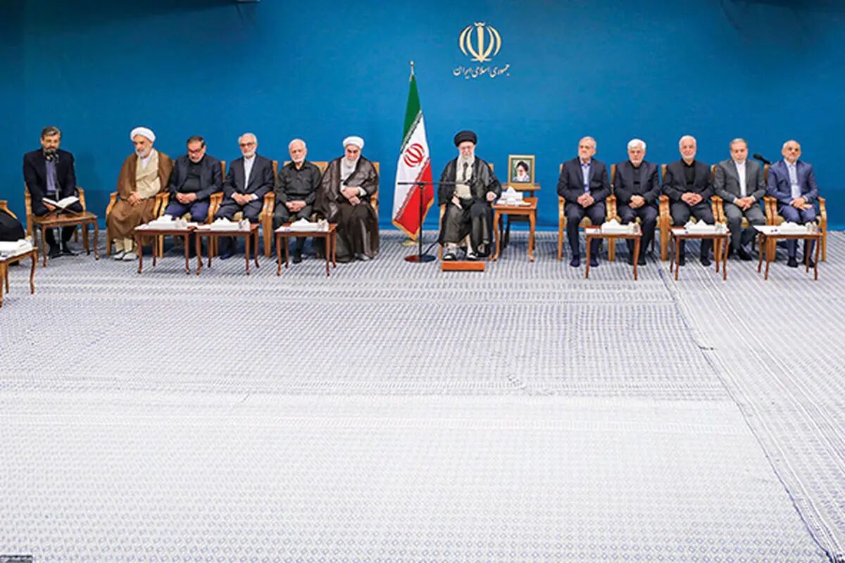 جمعِ بزرگان| درباره تصویری که می‌تواند نمایی از ثبات سیاسی کشور‌، ۱۰۰ روز بعد از فاجعه ورزقان باشد
