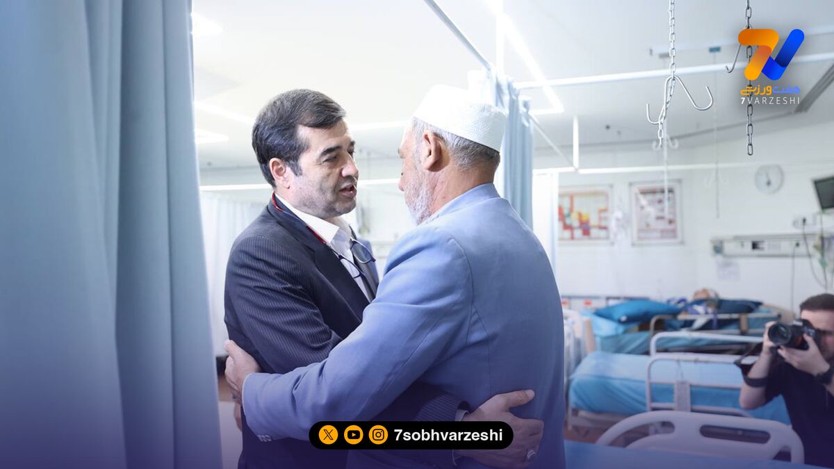 وزیر ورزش از صابر کاظمی عیادت کرد؛ اطلاع از آخرین وضعیت درمانی والیبال ملی‌پوش