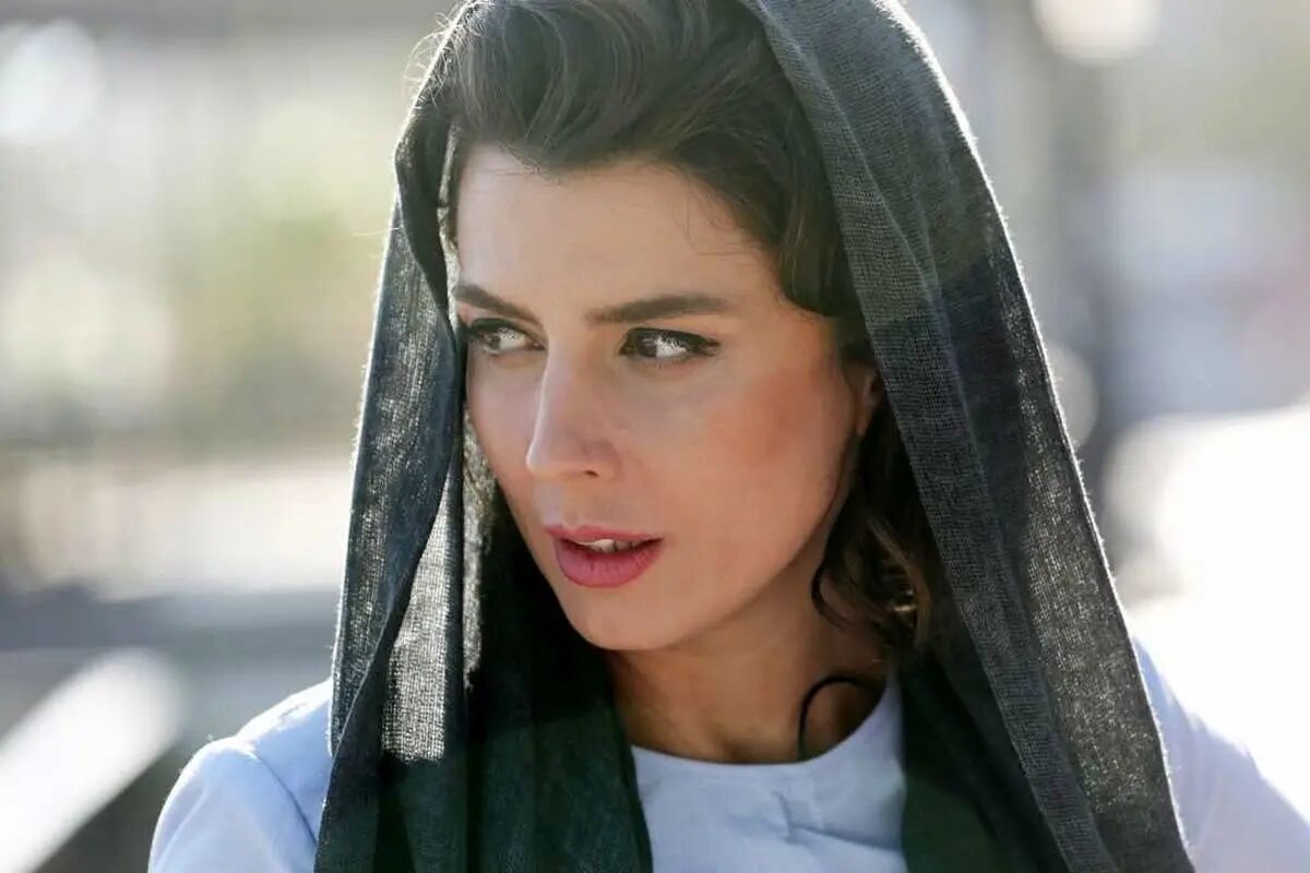شال و روسری و معجزه رنگ مشکی برای  لیلا حاتمی
