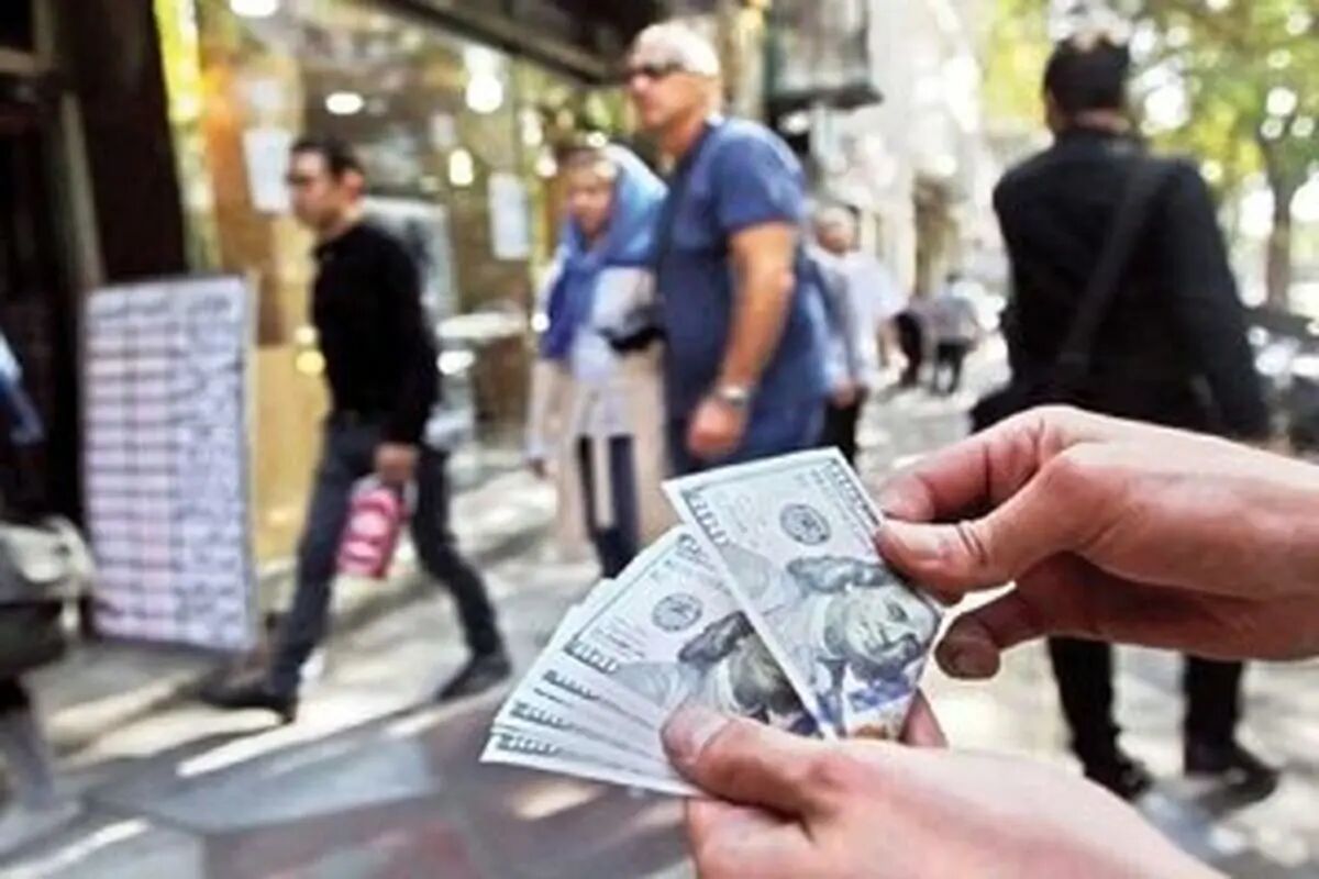 دلار گران شد; قیمت دلار تا به این لحظه یکشنبه۷ اردیبهشت ۱۴۰۴