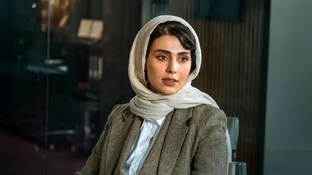 بیوگرافی بازیگران سریال آبان+ عکس‌های شخصی