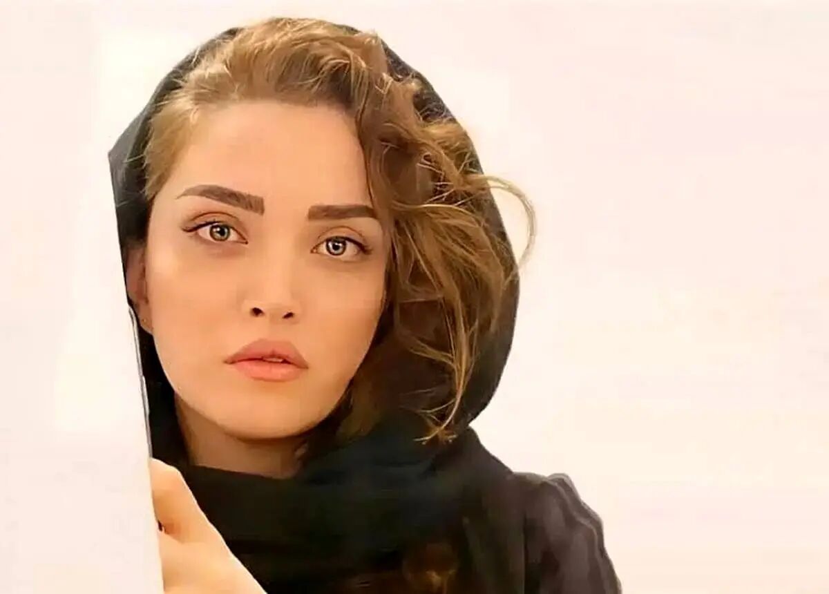 درخشش بهنوش طباطبایی با استایل‌های بهاری و مانتوهای رنگارنگ + عکس‌های خاص