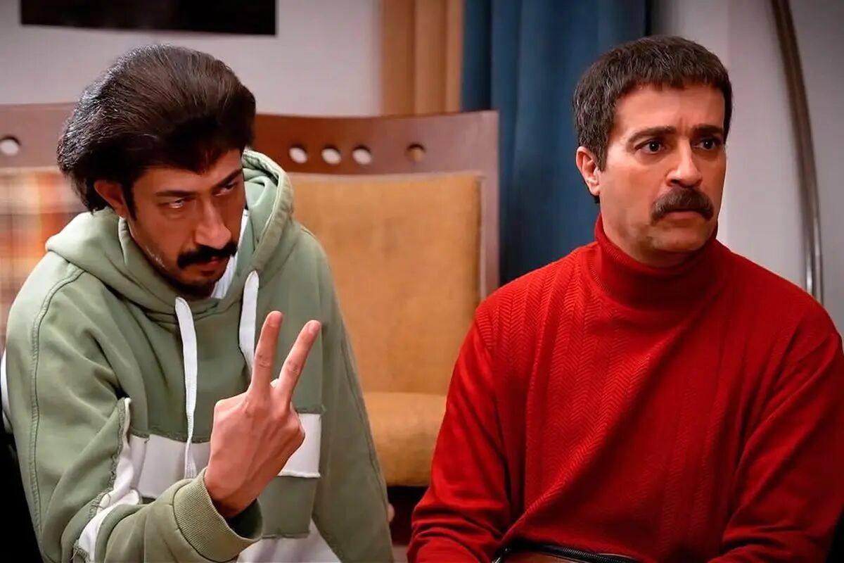 تبریک تولد احمد مهرانفر در کنار بازیگران سریال پایتخت