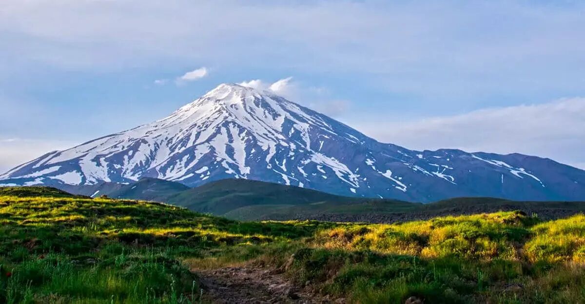 دماوند در قاب آسمان؛ شکوه بی‌نظیر قله ایران در تازه‌ترین تصویر