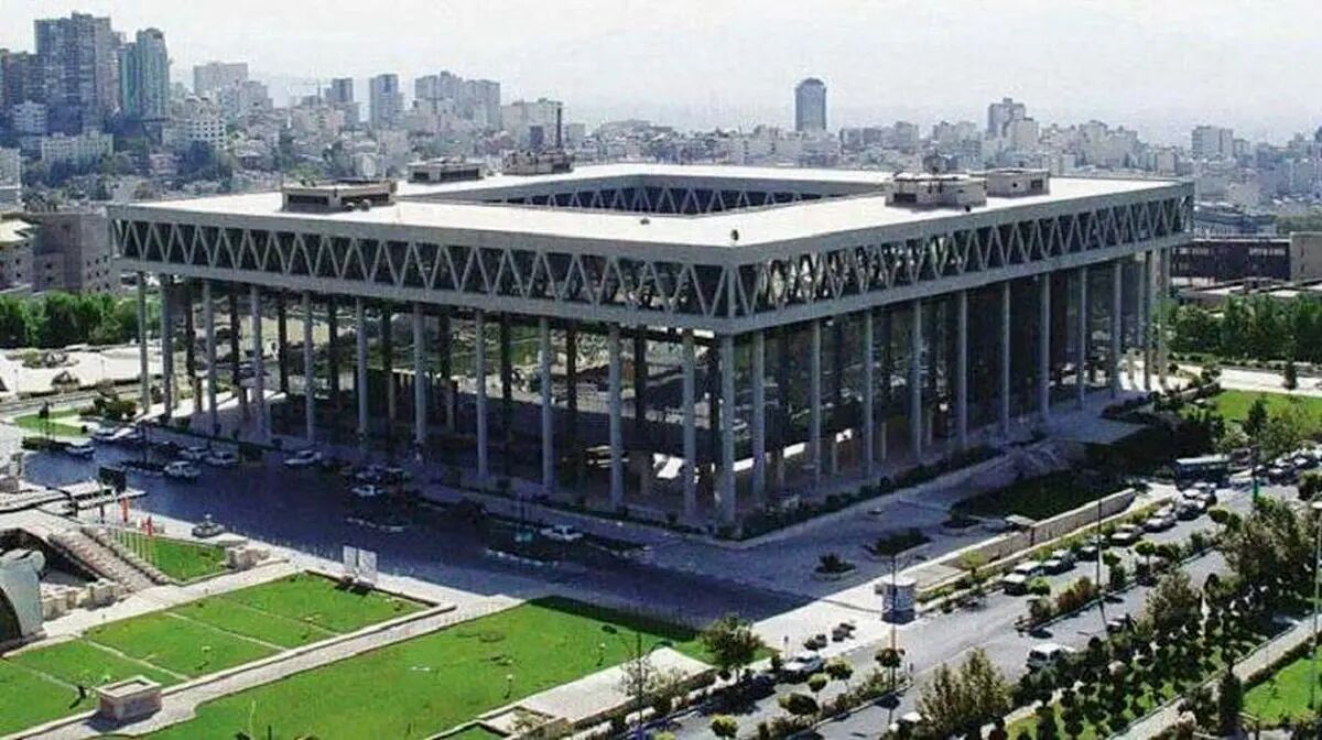 بازدید خبرنگاران رسانه‌های خارجی از ساختمان شیشه‌ای صداوسیما