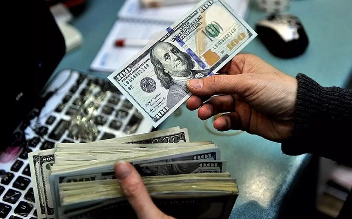 قیمت دلار امروز شنبه 7 تیر ماه 1404