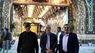 عکسی از سردار باقری در حال زیارت حرم امام حسین (ع)