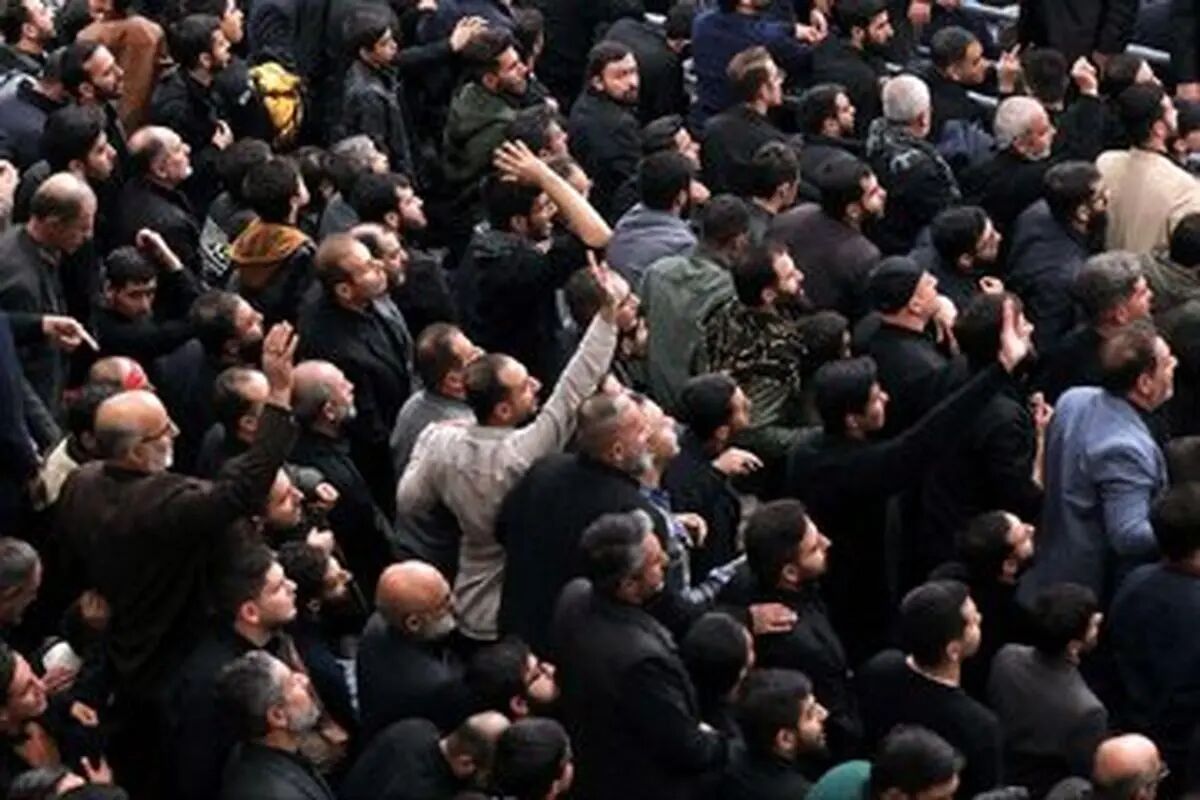 حضور کوچک زاده و سعید لیلاز در مراسم شام غریبان حسینیه امام خمینی/ وزیر راه و شهرسازی هم بود