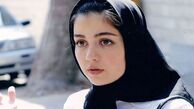 ژست های افسانه پاکرو در یک اتوبوس شیک قدیمی / زیبایی خانم بازیگر جلب توجه کرد