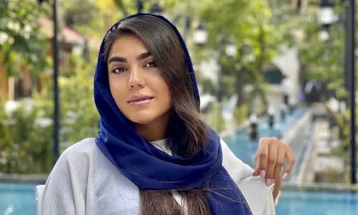 عکس زیرخاکی آزاده زارعی و خانواده‌اش
