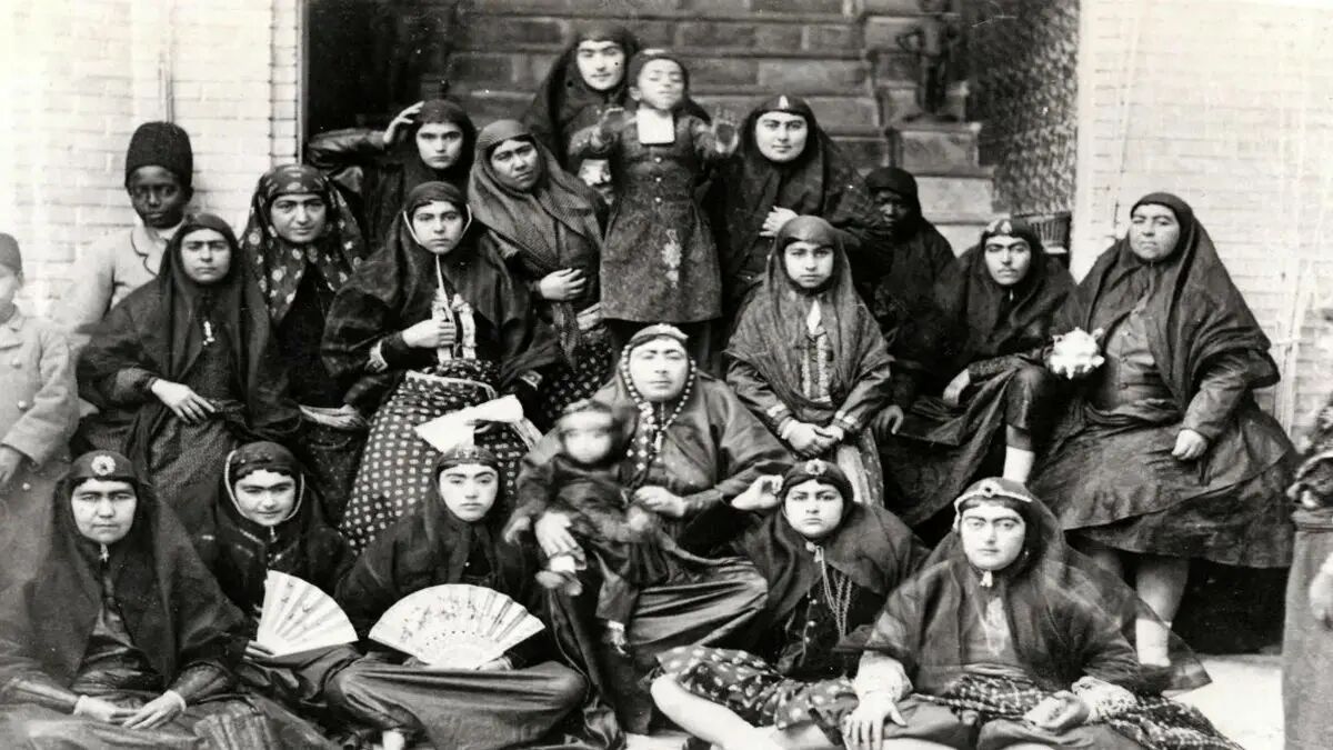 پرتره جذاب یک زن قجری ۱۳۵ سال پیش