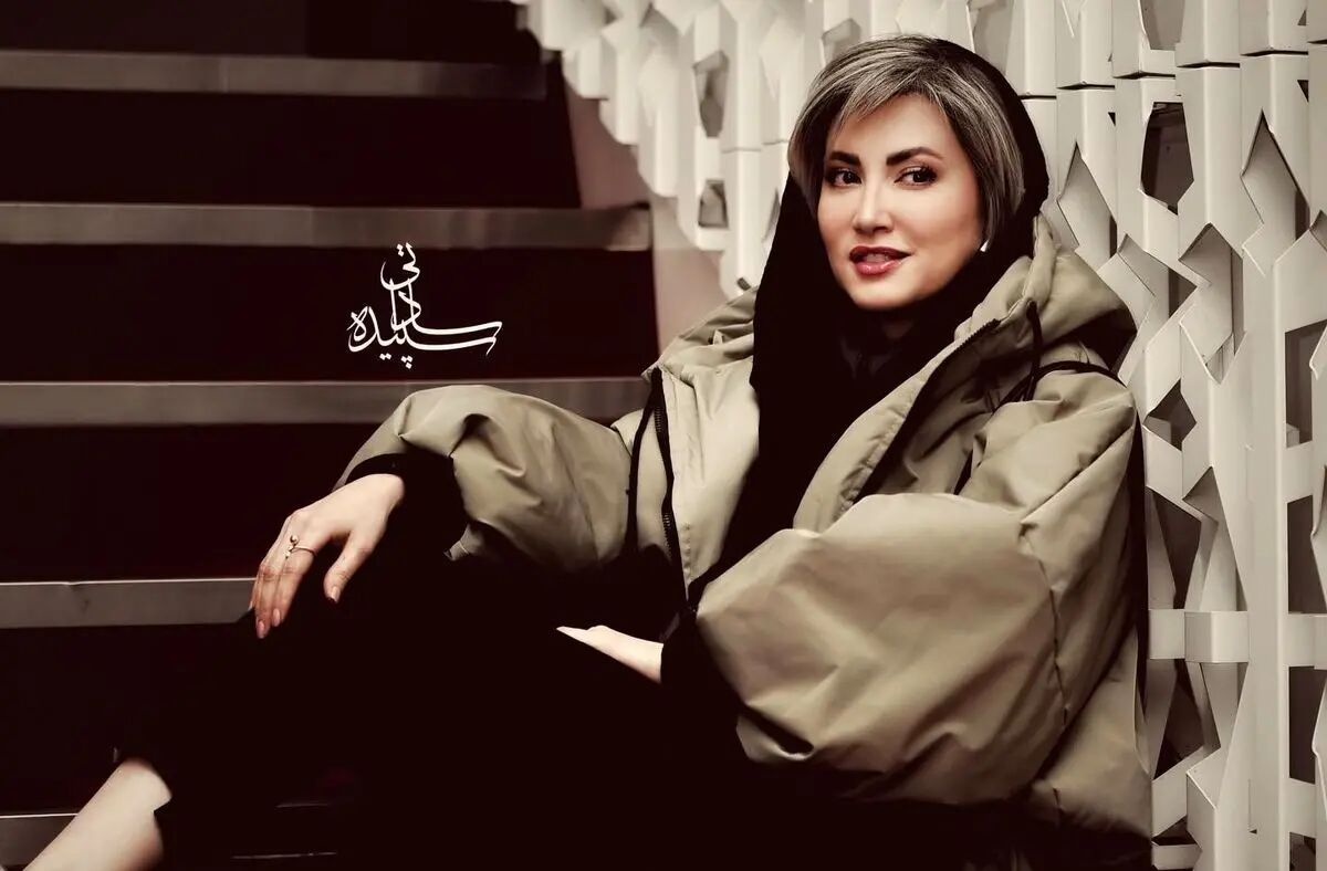 درخشش سمیرا حسینی کنار دریا