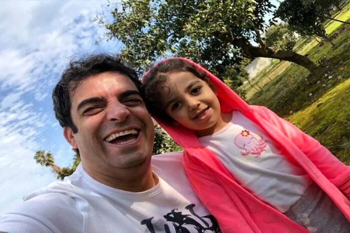عکس صمیمی منوچهر هادی با مادر و دخترش صوفیا