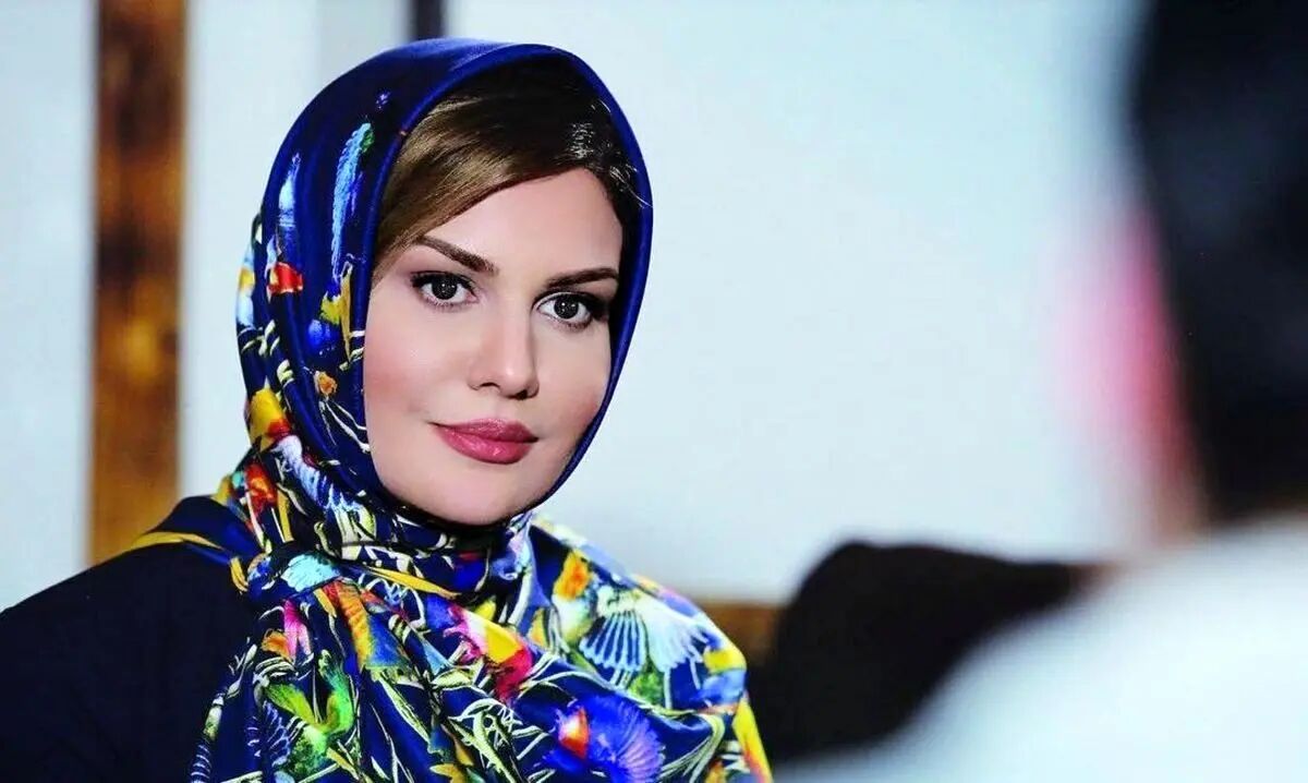 عکس زیبای همسر وهب نصرانی سریال مختارنامه در کنار برج ایفل