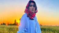 مونا کرمی در کنار مادرش