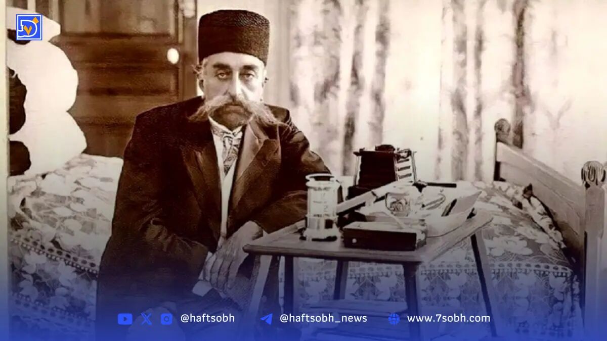 شاه قجر در باغ سلطنتی