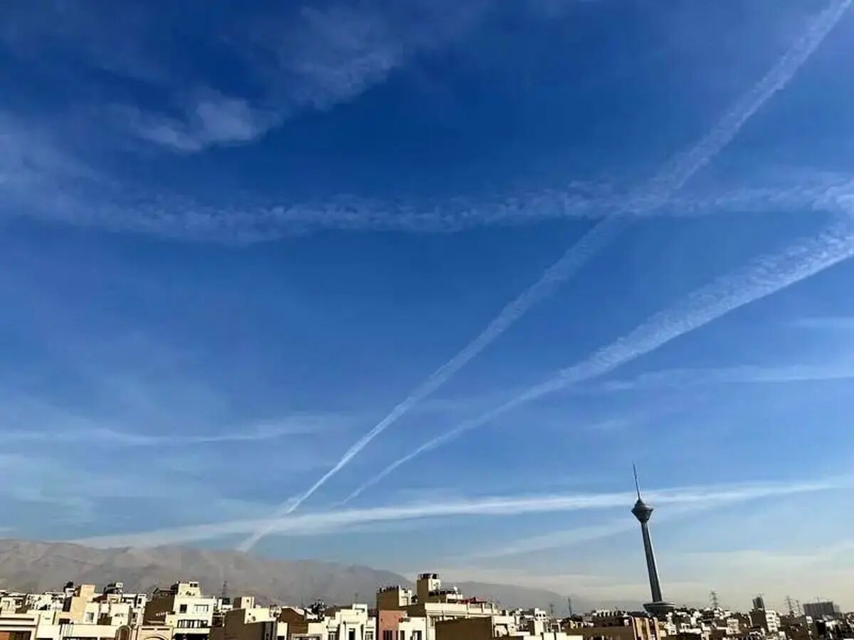 ابرهای خطی در آسمان تهران